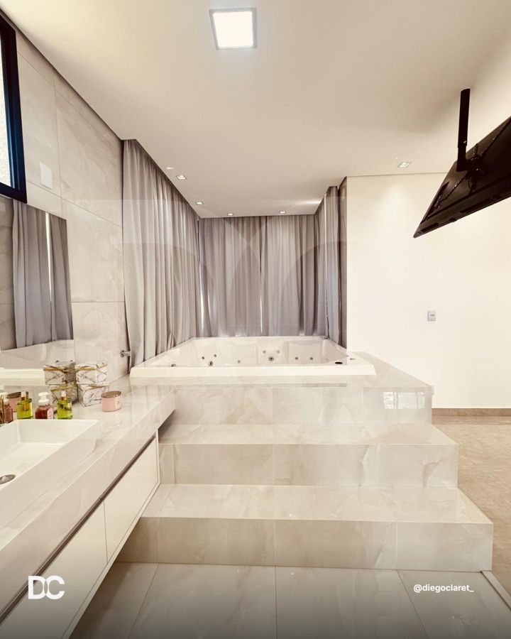 images_69792786bc7d4