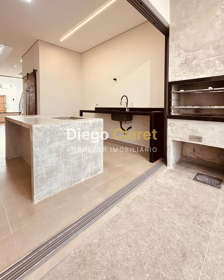 images_69836c2fca19e