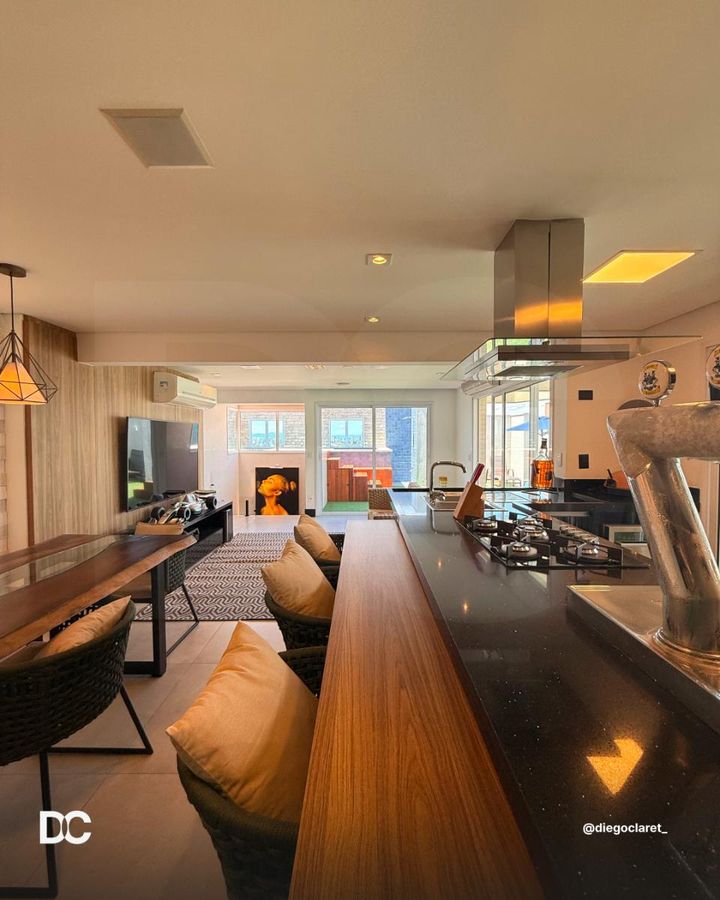 images_698e22a360236